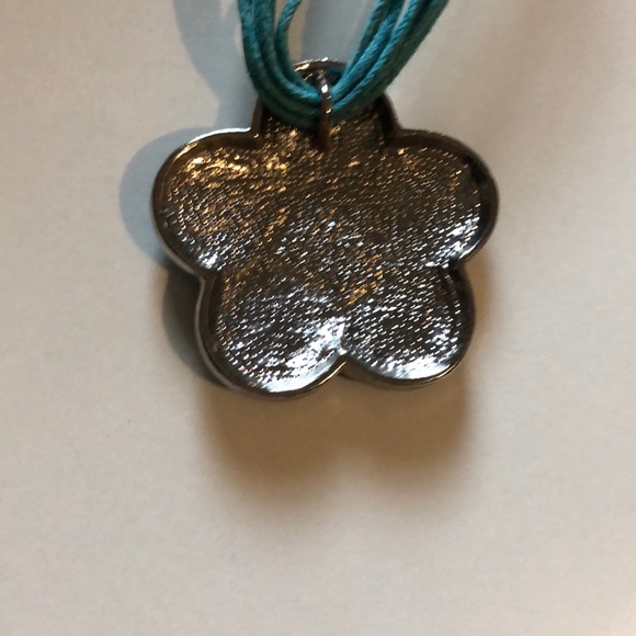 Flower necklace - Picture 2 of 3